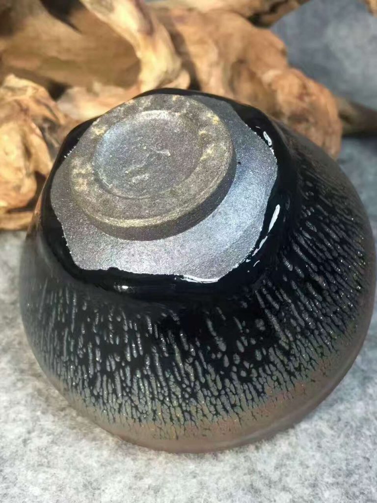 陳國(guó)文銀毫：口9高5 銀滴中帶彩