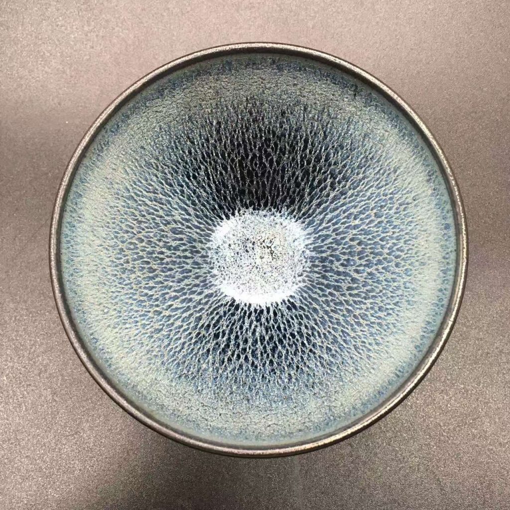 翁書杰，龍鱗藍(lán)油滴，口徑9.5高4.2，燈盞。