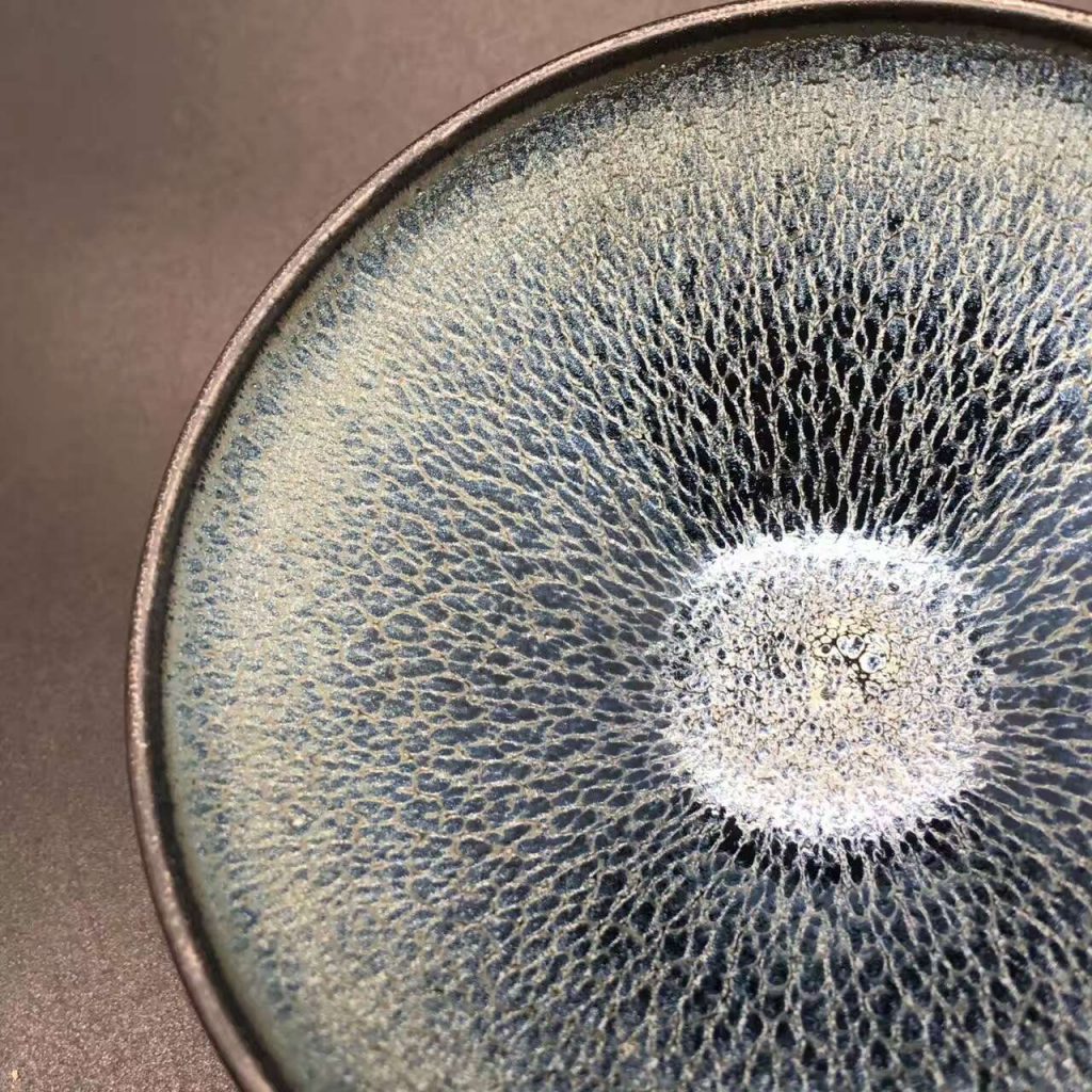 翁書杰，龍鱗藍(lán)油滴，口徑9.5高4.2，燈盞。