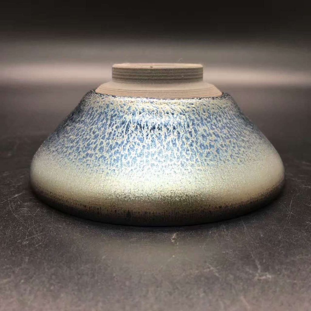 翁書杰，龍鱗藍(lán)油滴，口徑9.5高4.2，燈盞。