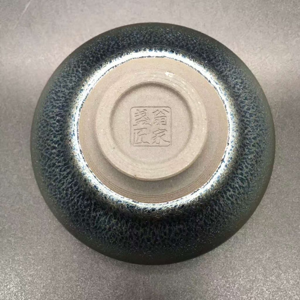 翁書杰，龍鱗藍(lán)油滴，口徑9.5高4.2，燈盞。