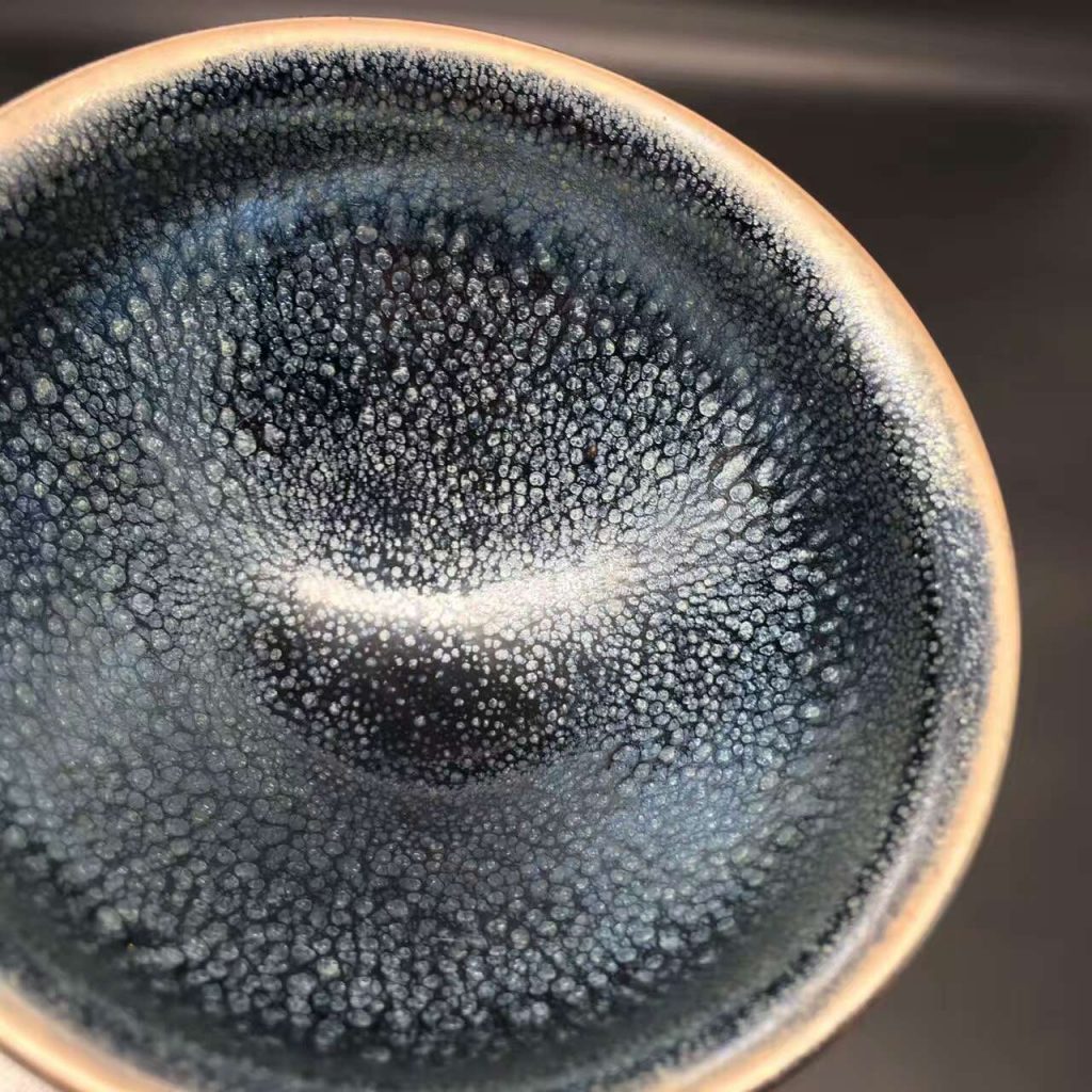 繆興洲，藍(lán)色小油滴，口徑8.7高5.2，精致！