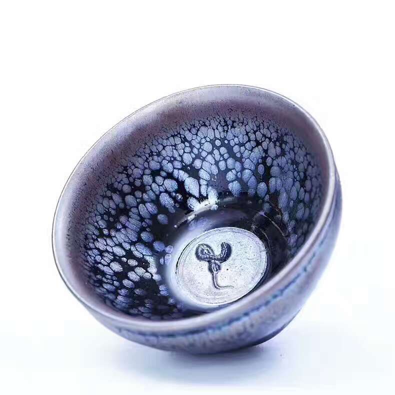 鄒云源老師8.3公分束口藍(lán)油滴生肖盞，中國傳統(tǒng)生肖配合中國傳統(tǒng)工藝。