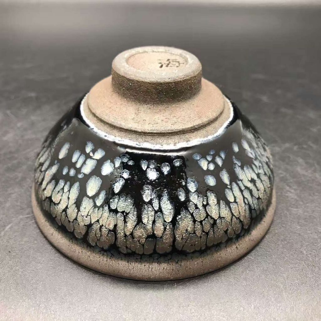 李昌海作品，口徑9高4.8，器型完美，晶體獨特