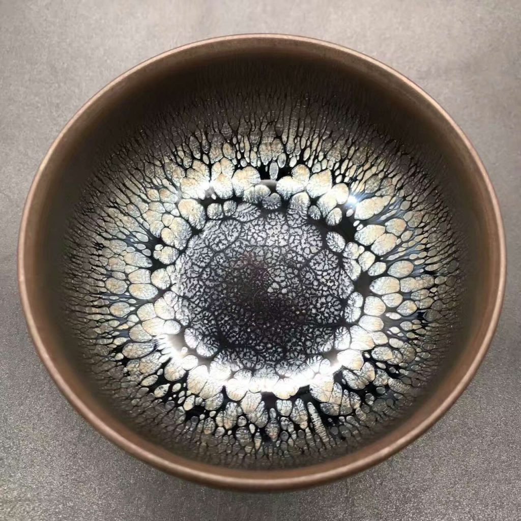 闕梅嬌，禪定，口徑9高4.8，油滴均勻透亮，底部花色怡人！