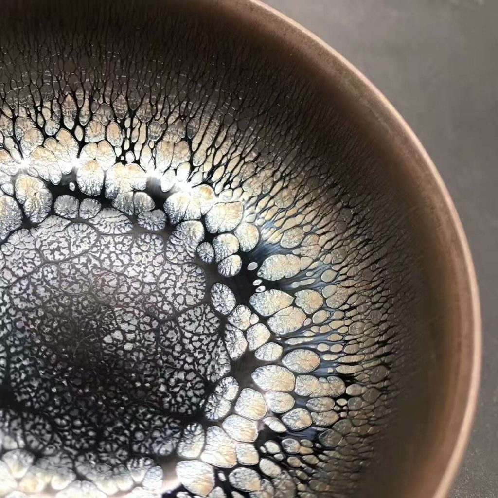 闕梅嬌，禪定，口徑9高4.8，油滴均勻透亮，底部花色怡人！