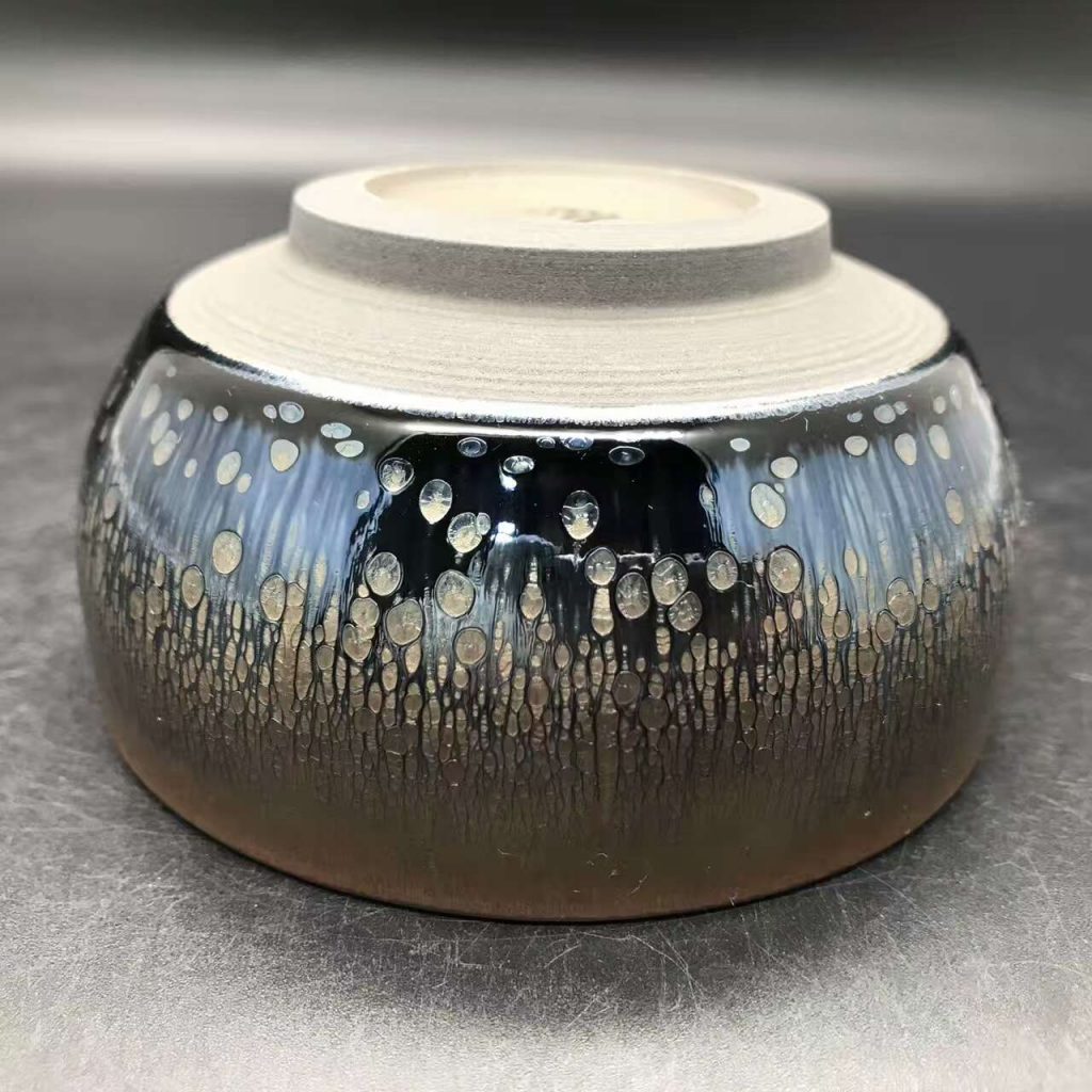 闕梅嬌，禪定，口徑9高4.8，油滴均勻透亮，底部花色怡人！