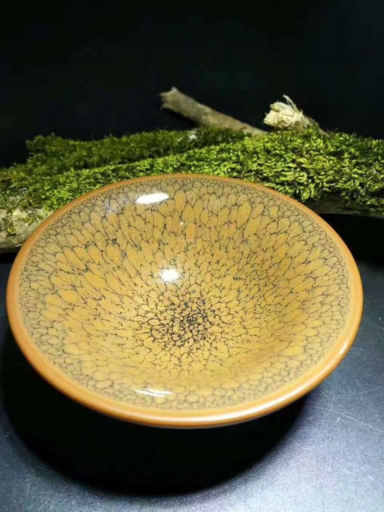 陳大鵬黃鷓鴣斑撇口：口10.5高4.5，羽翼豐滿，惟妙惟肖。