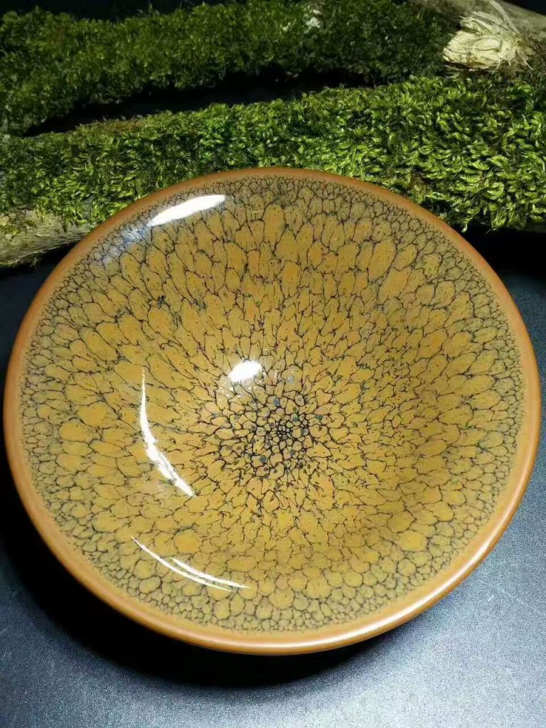 陳大鵬黃鷓鴣斑撇口：口10.5高4.5，羽翼豐滿，惟妙惟肖。