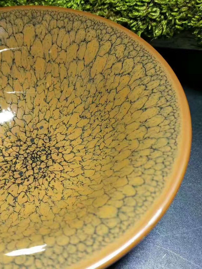 陳大鵬黃鷓鴣斑撇口：口10.5高4.5，羽翼豐滿，惟妙惟肖。