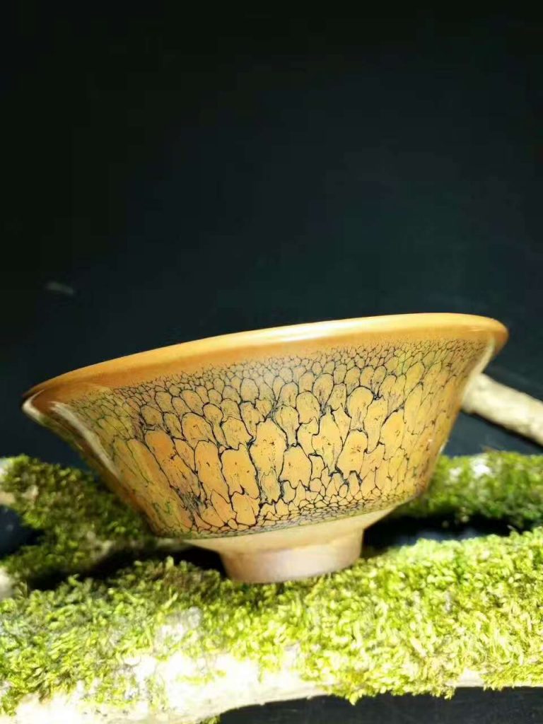 陳大鵬黃鷓鴣斑撇口：口10.5高4.5，羽翼豐滿，惟妙惟肖。