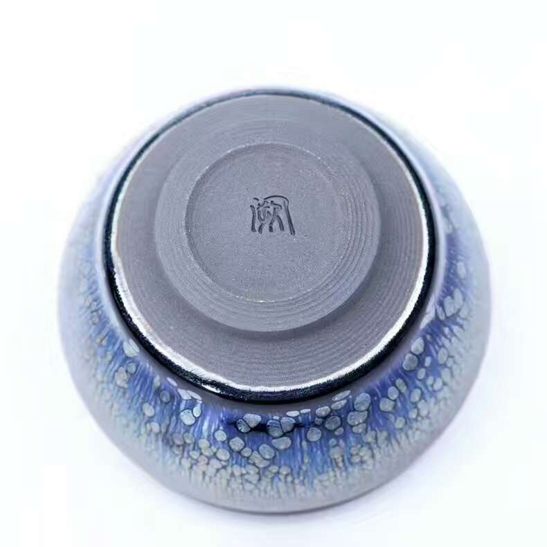 闕梅嬌老師8.8公分束口油滴盞，純手工，器型大氣厚重，斑紋金屬感強烈！