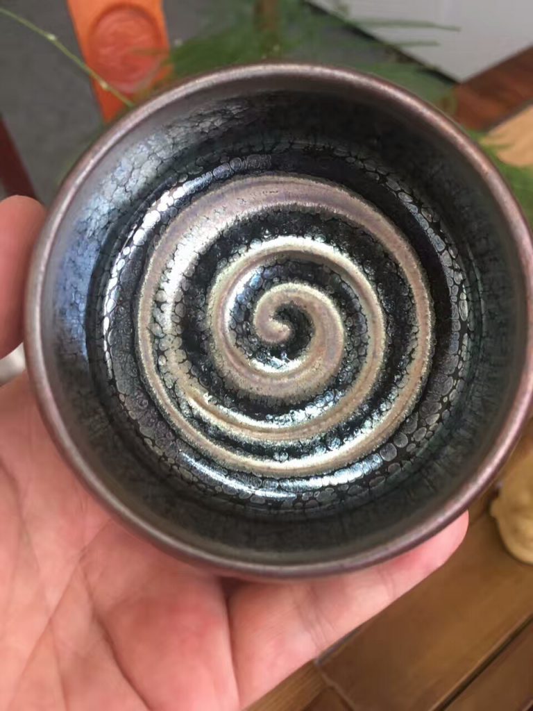 劉吳弟缽型藍(lán)油滴太極盞：8*4.8