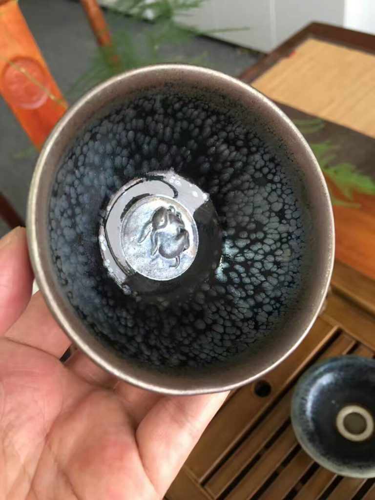 鄒云源老師生肖兔藍(lán)油滴盞：8.5*5