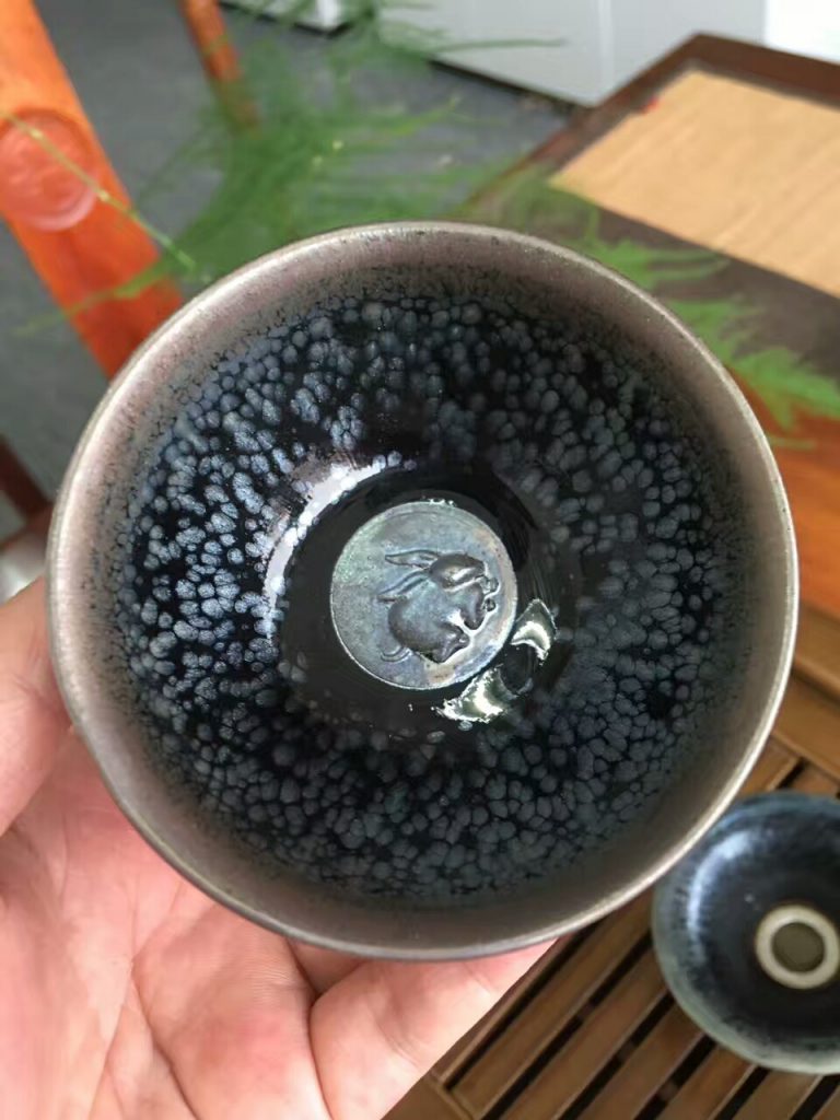 鄒云源老師生肖兔藍(lán)油滴盞：8.5*5