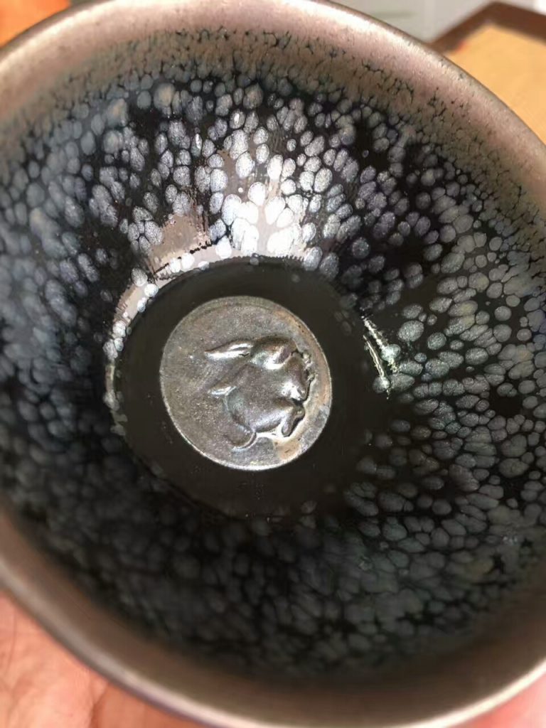 鄒云源老師生肖兔藍(lán)油滴盞：8.5*5