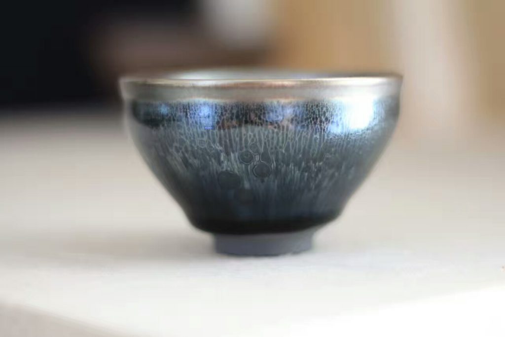 吳立主束口油滴盞：口徑8高5