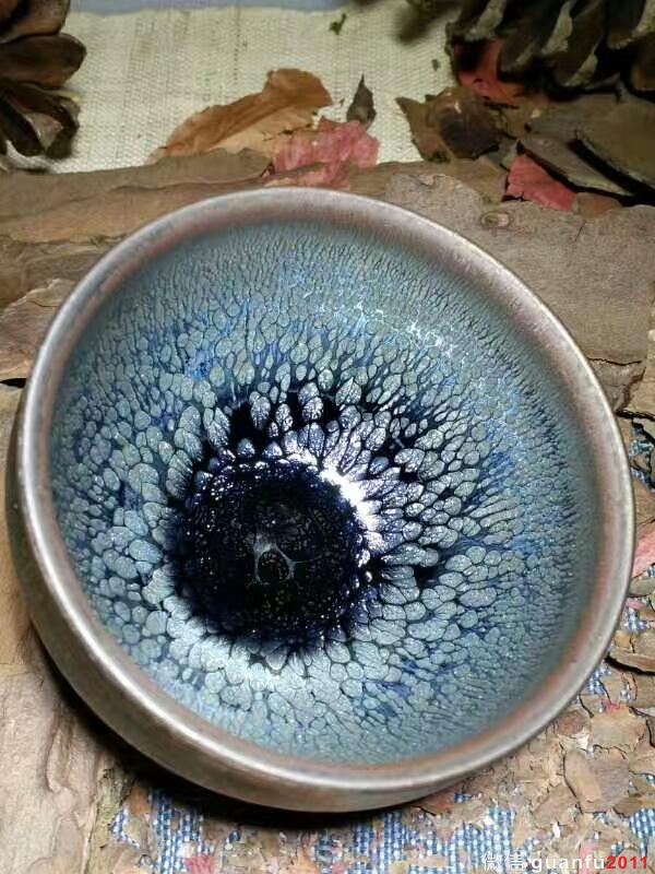 闕梅嬌束口香爐油滴盞：口9高6，全手工制。