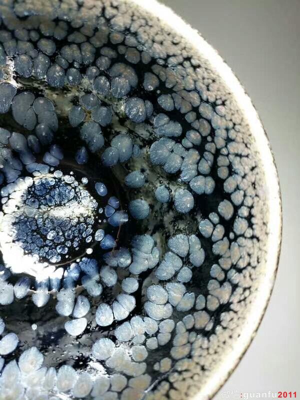 蔡炳盛油滴束口：口8.5高5.3，晶透藍(lán)油滴。