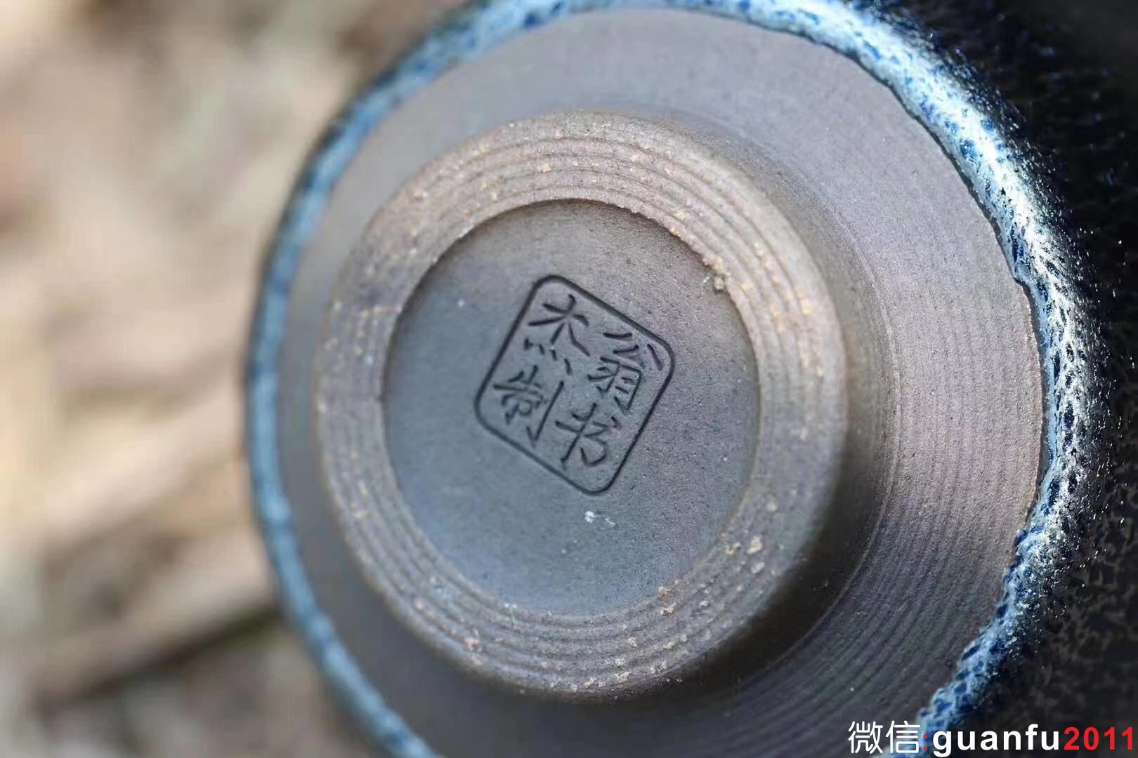 【作者】：翁書杰 【品名】：藍麒麟 蓋碗 【尺寸】：碗口徑9.7 高6.5容180cc【等級】：實力派 【作用】：軟化水質 【材質】：天然的胎土和釉礦石的完美結合