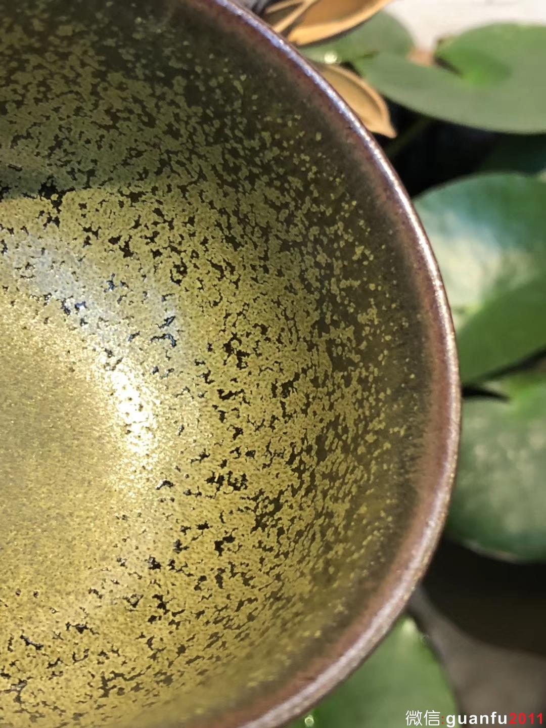 單色釉 茶綠釉 龍窯柴燒 李盞 李遠(yuǎn)興柴燒 手握杯子