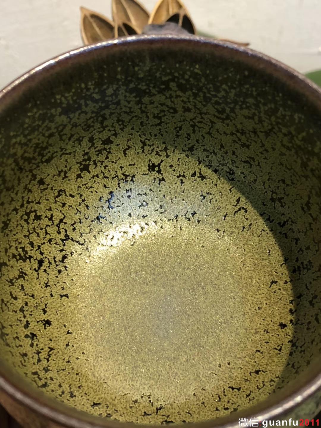 單色釉 茶綠釉 龍窯柴燒 李盞 李遠(yuǎn)興柴燒 手握杯子