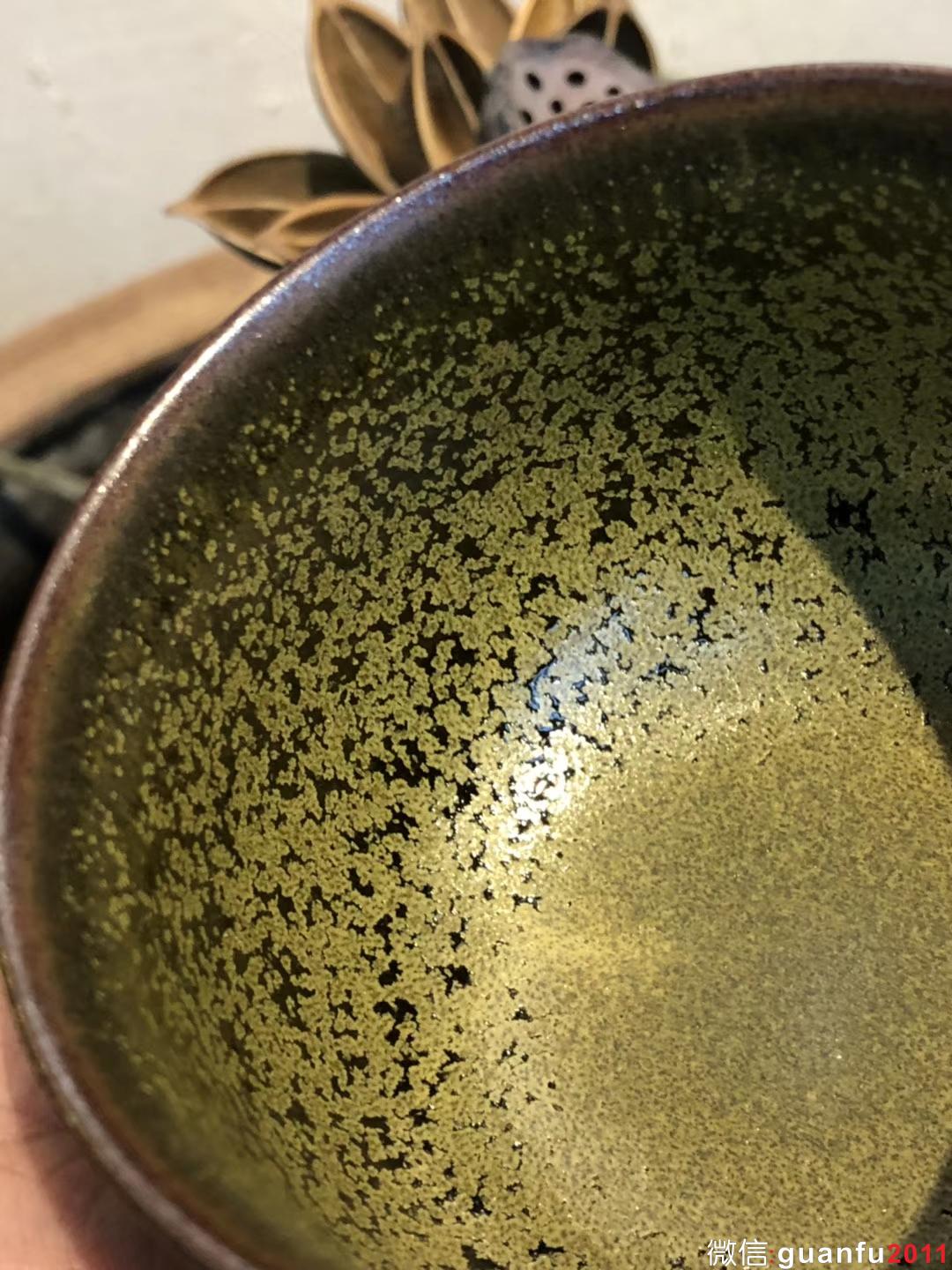 單色釉 茶綠釉 龍窯柴燒 李盞 李遠(yuǎn)興柴燒 手握杯子