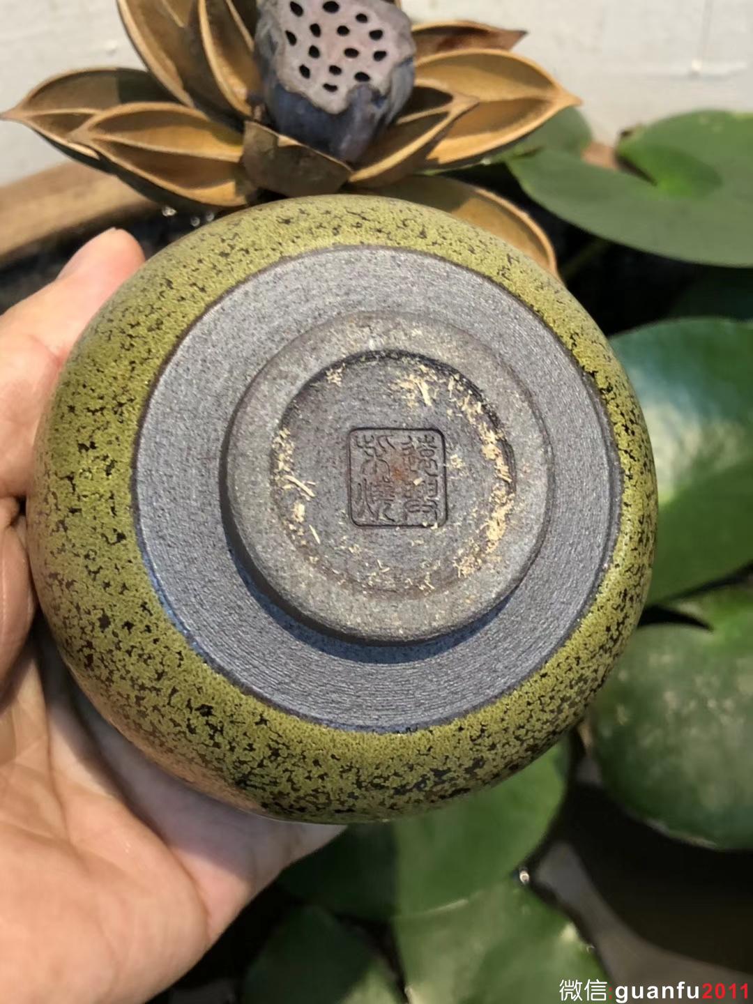 單色釉 茶綠釉 龍窯柴燒 李盞 李遠(yuǎn)興柴燒 手握杯子