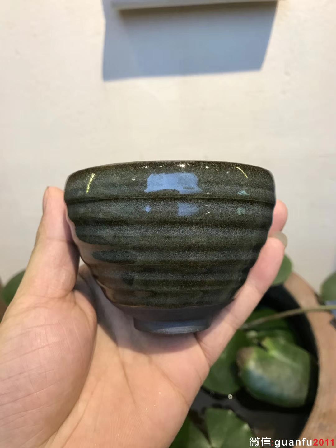 李遠興老師 龍窯柴燒 茶綠釉 手握杯子