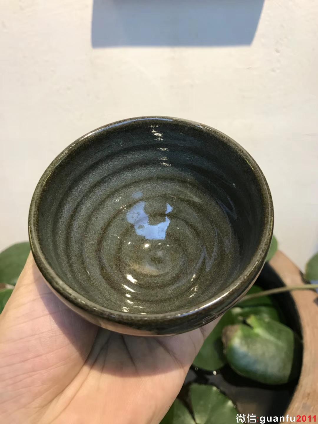 李遠興老師 龍窯柴燒 茶綠釉 手握杯子