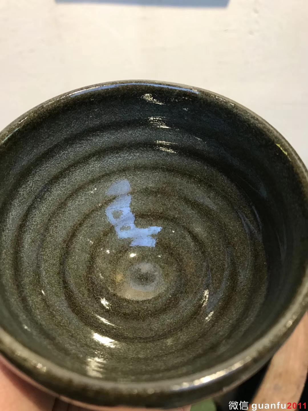 李遠興老師 龍窯柴燒 茶綠釉 手握杯子