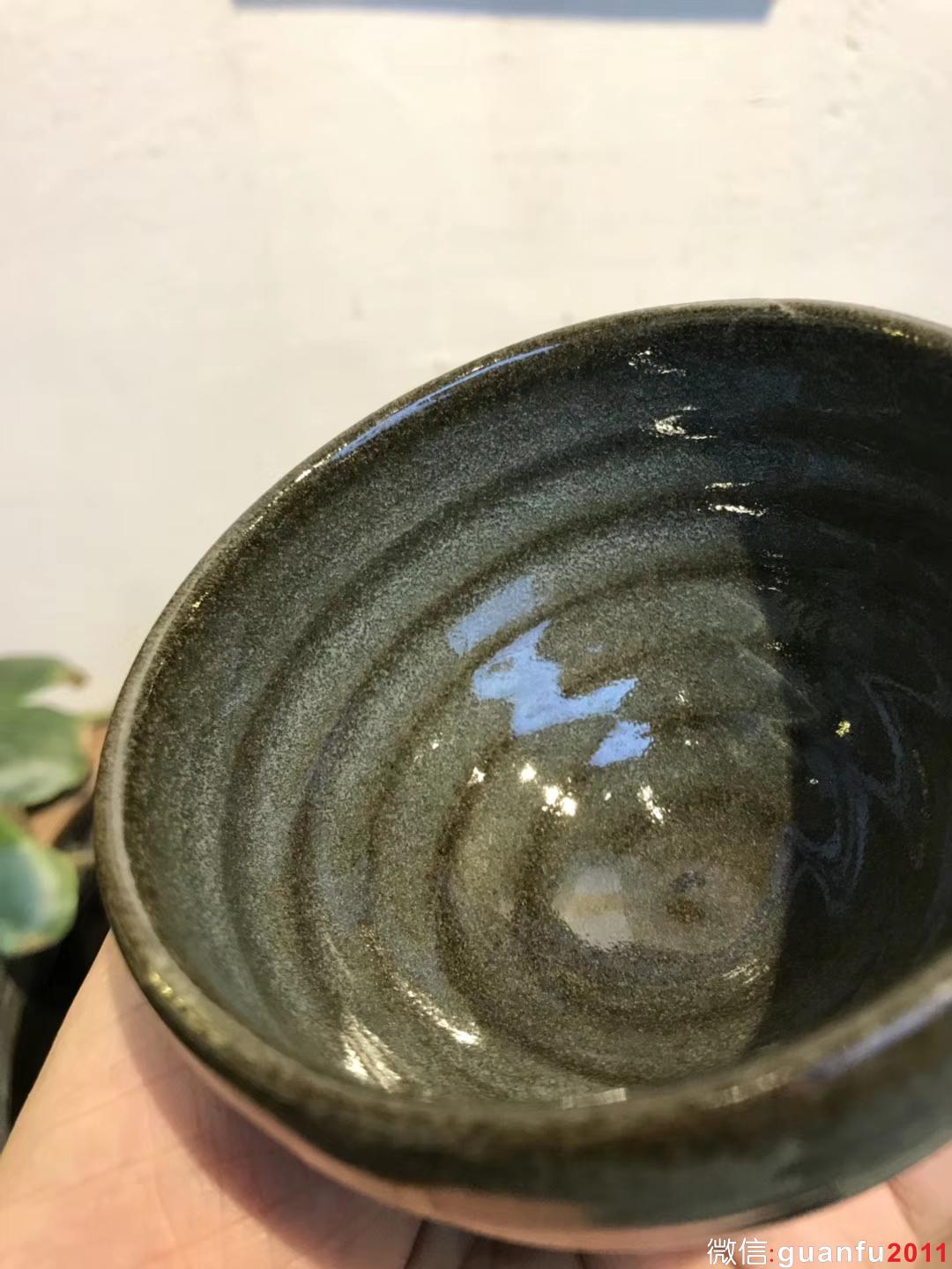 李遠興老師 龍窯柴燒 茶綠釉 手握杯子