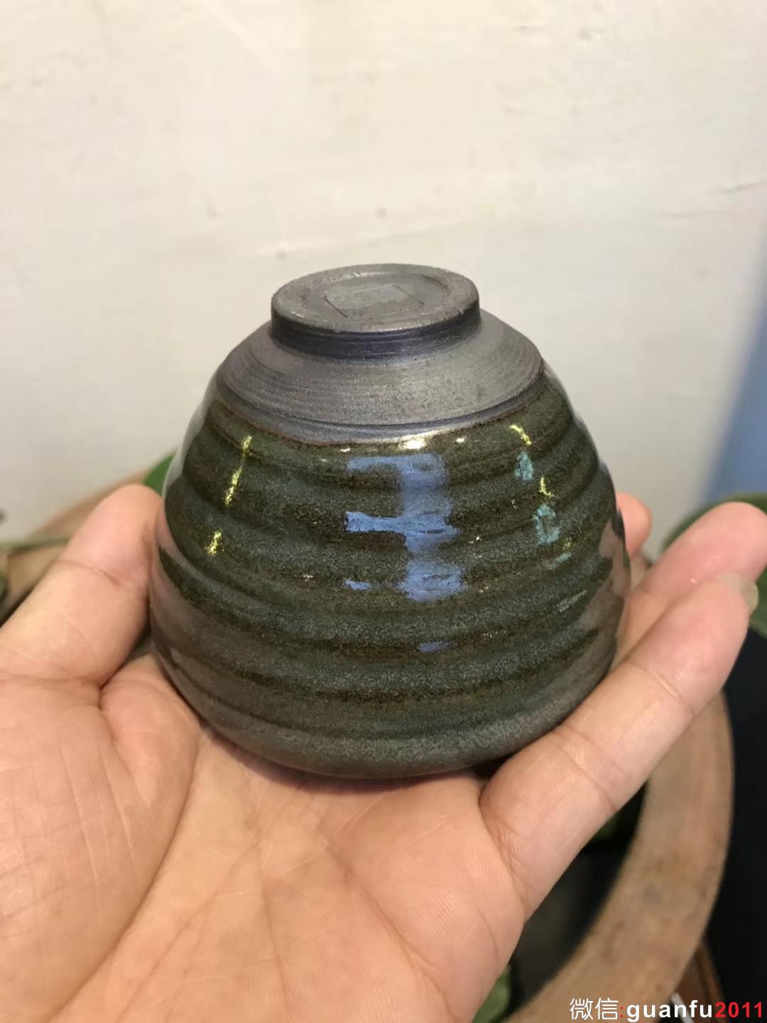 李遠興老師 龍窯柴燒 茶綠釉 手握杯子