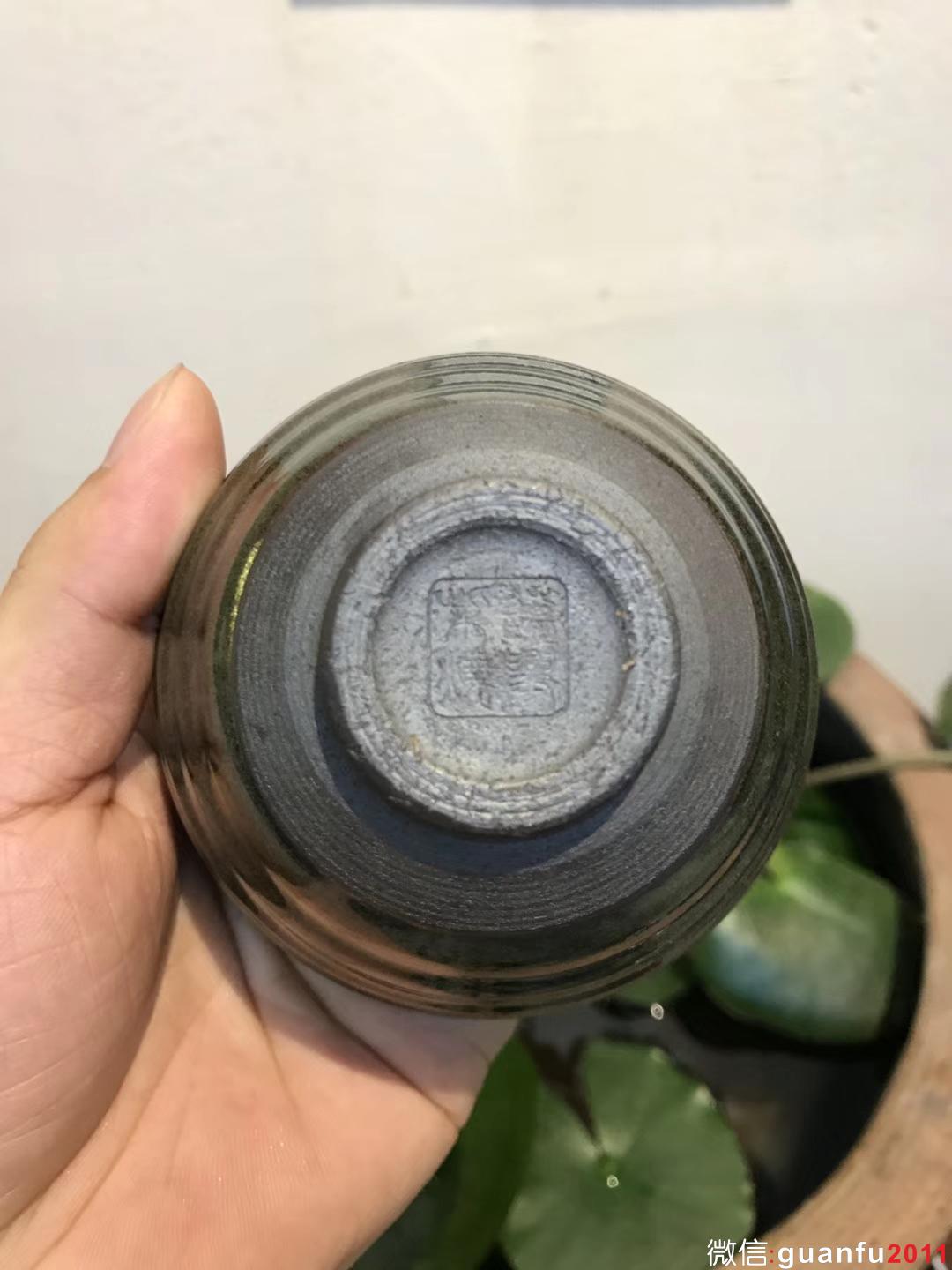 李遠興老師 龍窯柴燒 茶綠釉 手握杯子