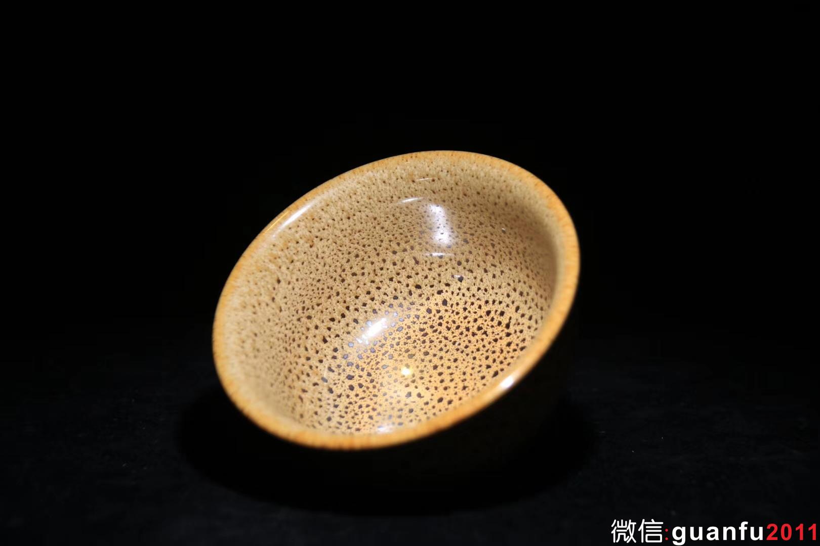【作者】范澤鋒老師 【品名】蟹黃油滴 【規(guī)格】9.2 x 5 cm