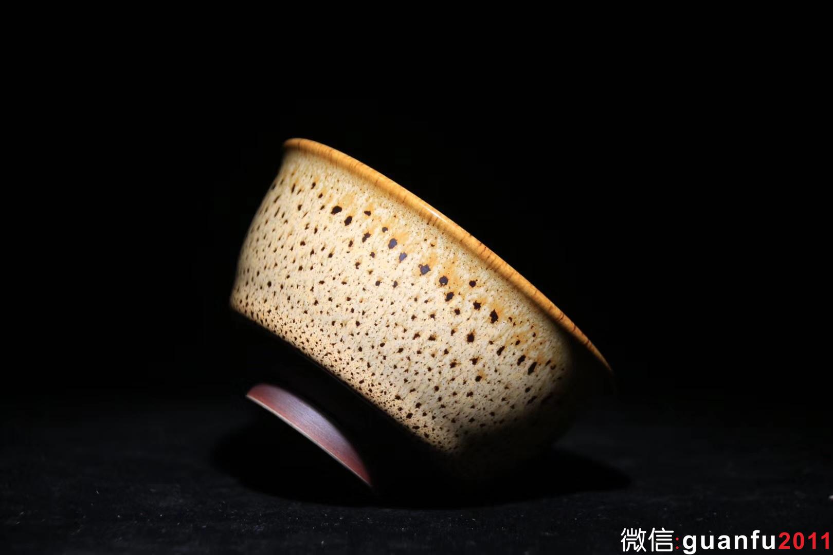 【作者】范澤鋒老師 【品名】蟹黃油滴 【規(guī)格】9.2 x 5 cm