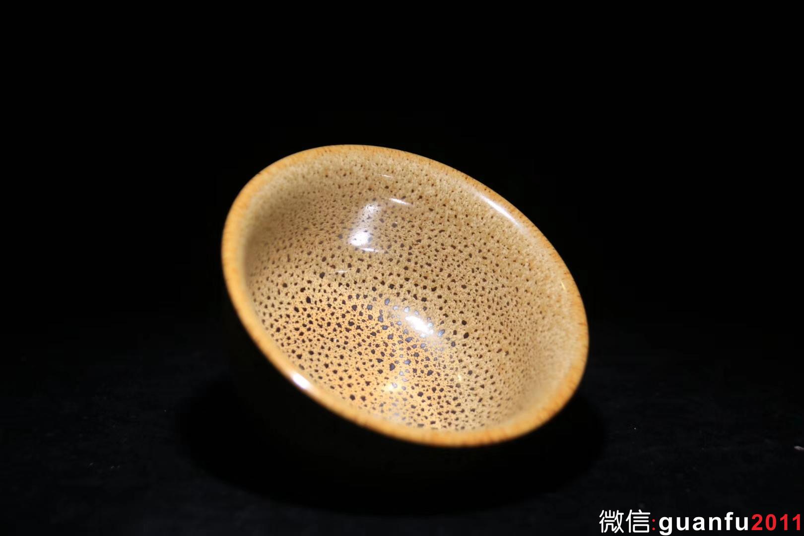 【作者】范澤鋒老師 【品名】蟹黃油滴 【規(guī)格】9.2 x 5 cm