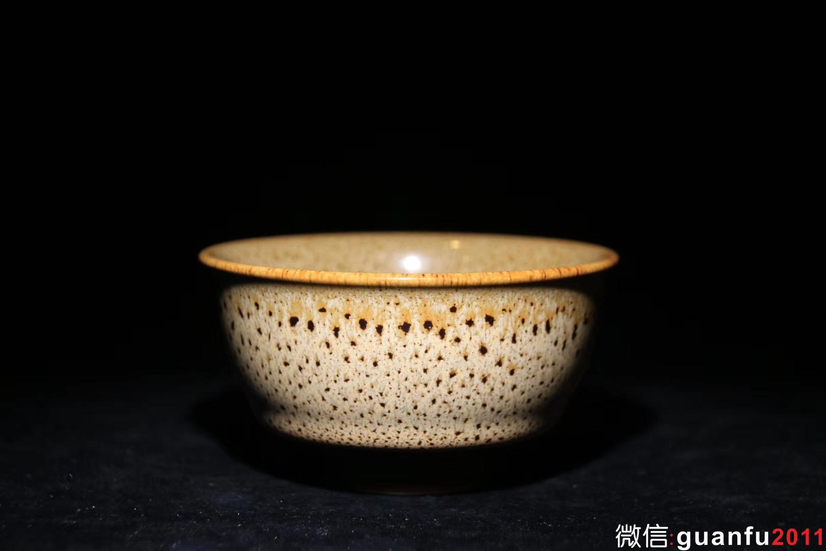 【作者】范澤鋒老師 【品名】蟹黃油滴 【規(guī)格】9.2 x 5 cm