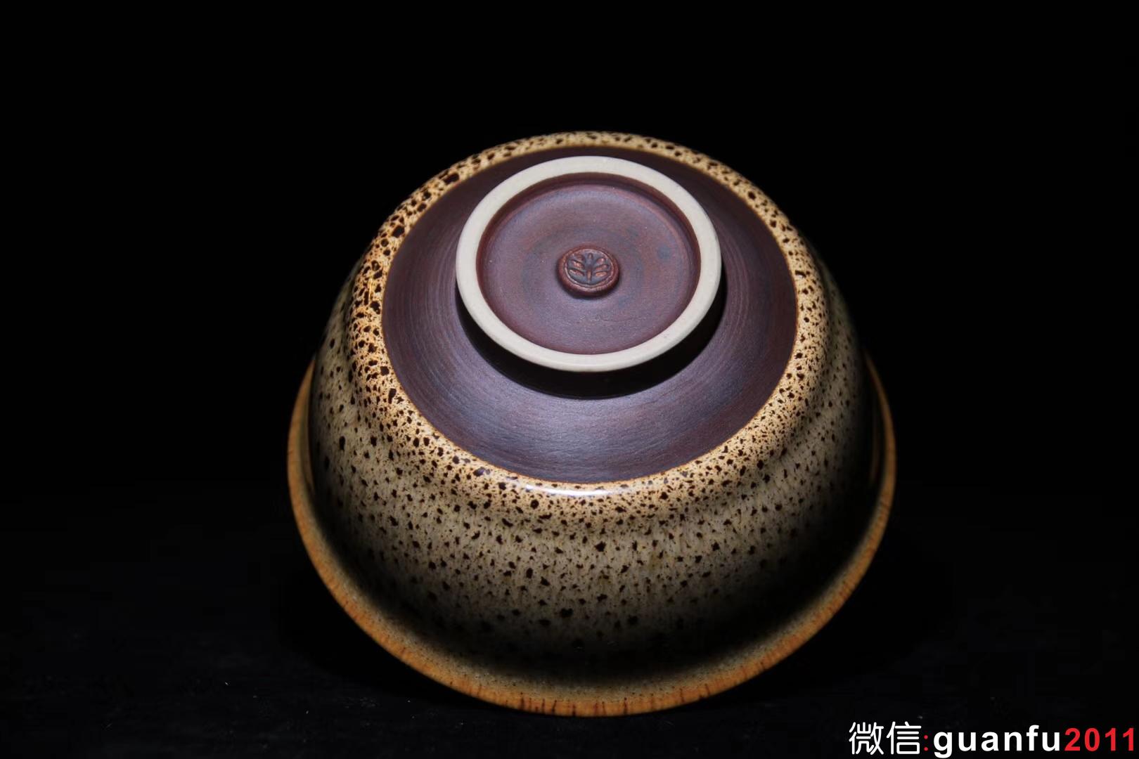 【作者】范澤鋒老師 【品名】蟹黃油滴 【規(guī)格】9.2 x 5 cm