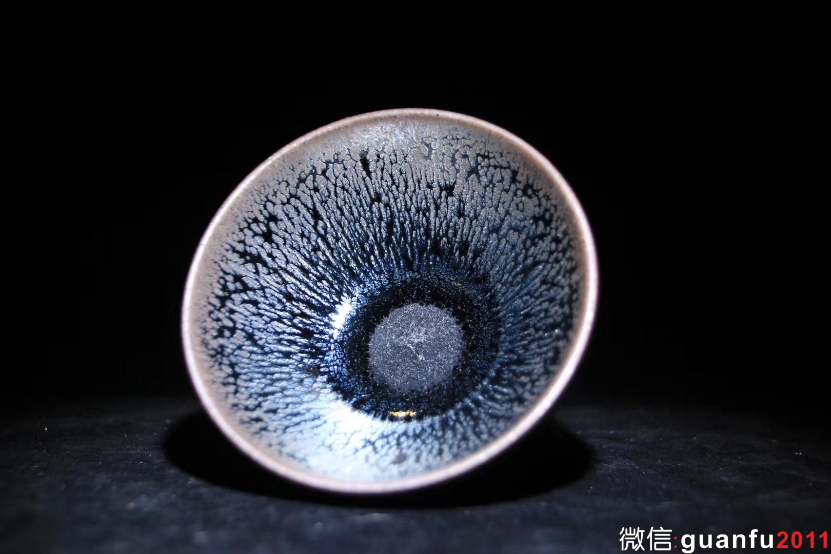 【作者】李遠(yuǎn)興老師 【品名】藍(lán)油滴 【規(guī)格】9 x 4.5 cm