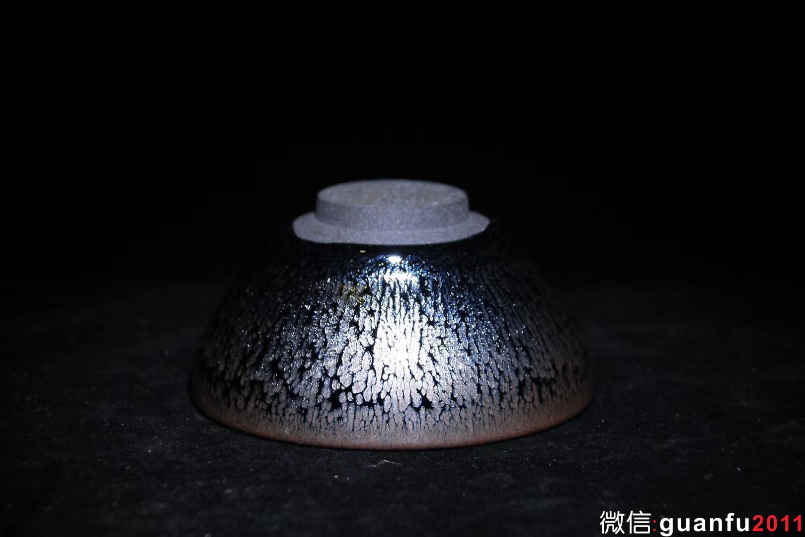 【作者】李遠(yuǎn)興老師 【品名】藍(lán)油滴 【規(guī)格】9 x 4.5 cm