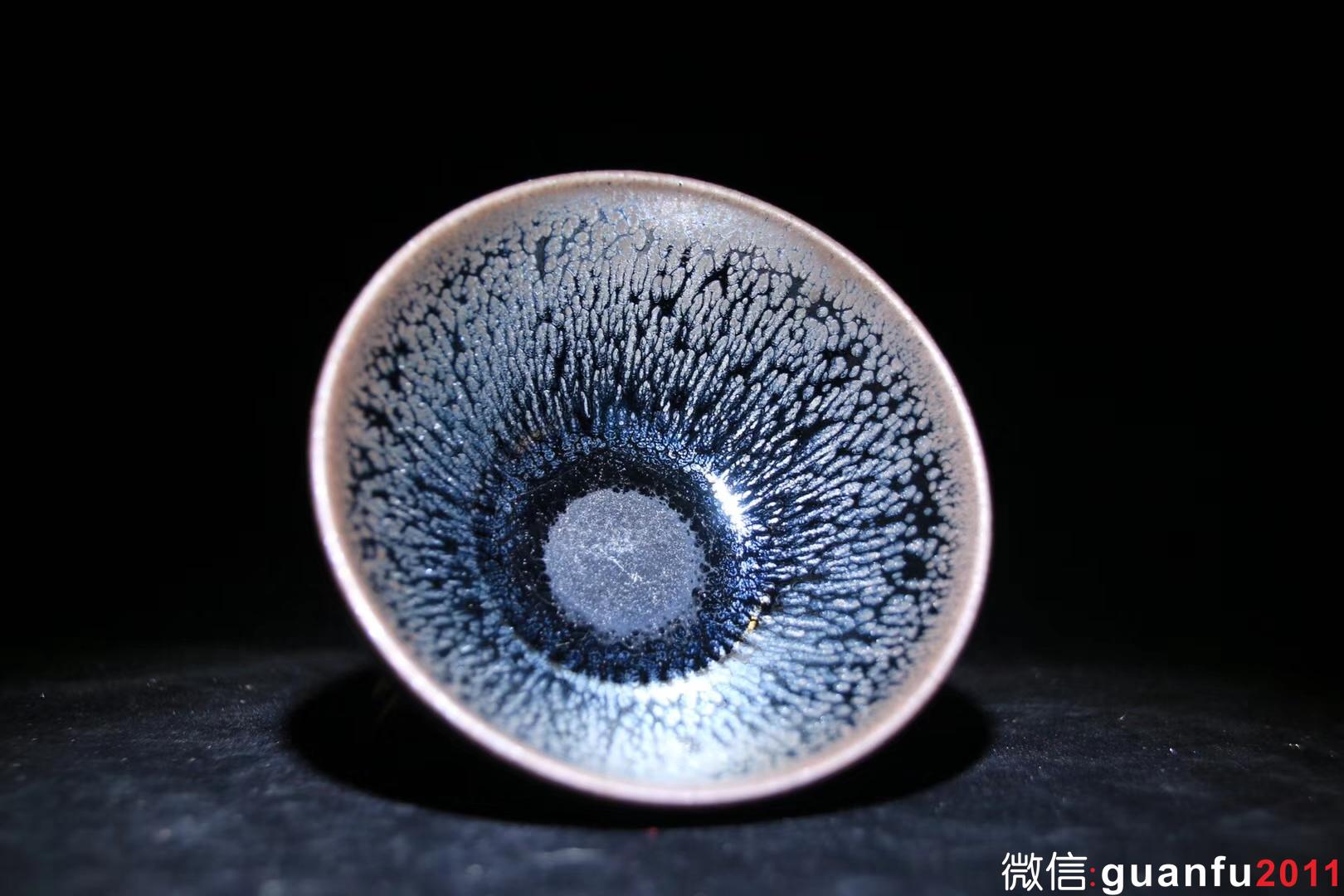 【作者】李遠(yuǎn)興老師 【品名】藍(lán)油滴 【規(guī)格】9 x 4.5 cm