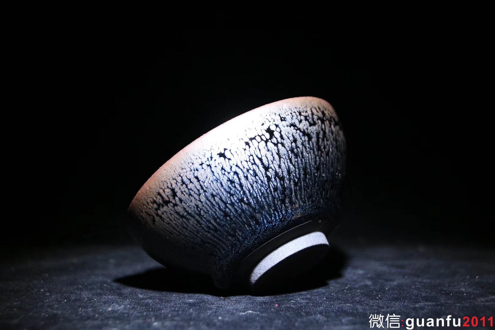 【作者】李遠(yuǎn)興老師 【品名】藍(lán)油滴 【規(guī)格】9 x 4.5 cm