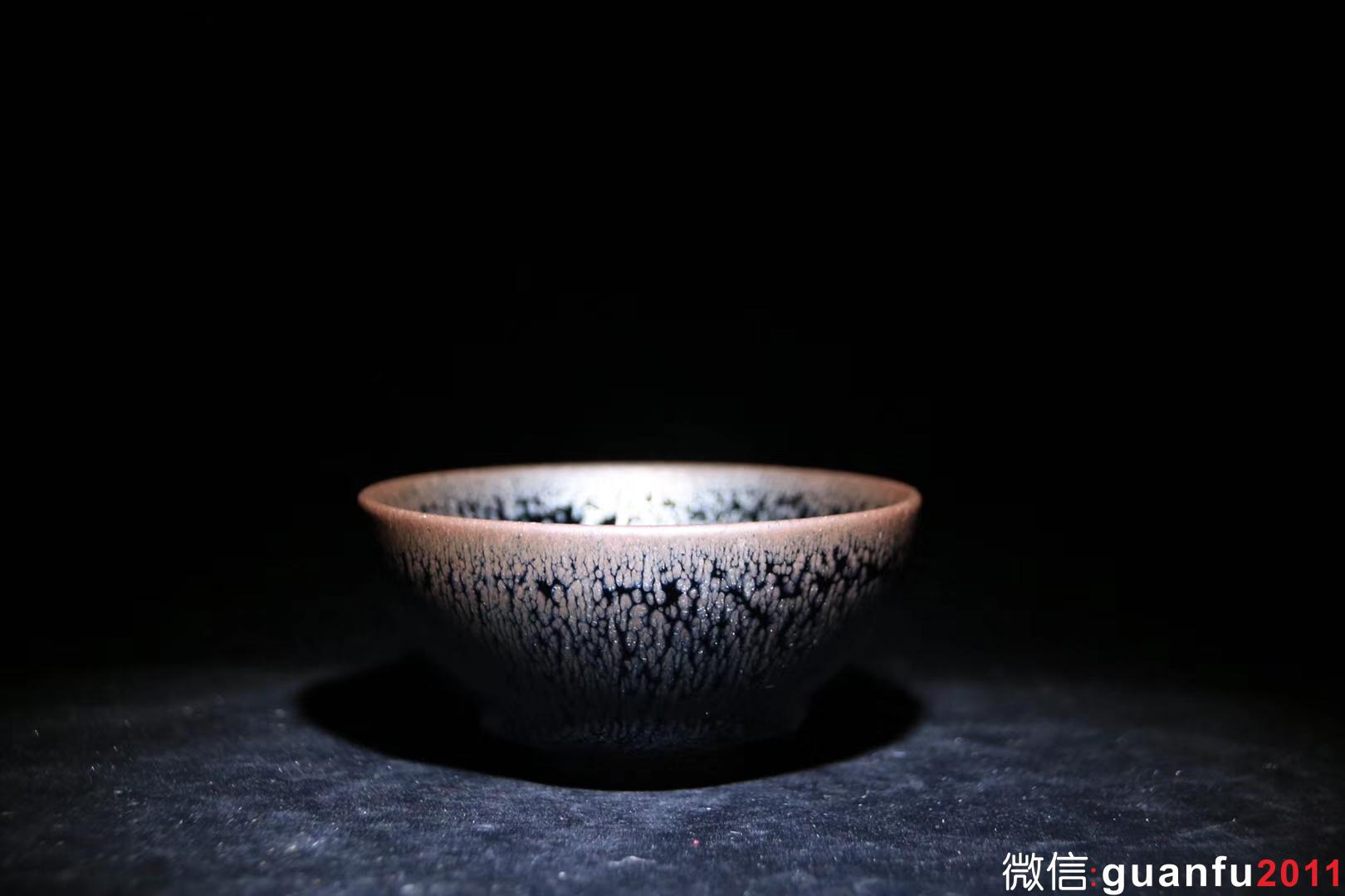 【作者】李遠(yuǎn)興老師 【品名】藍(lán)油滴 【規(guī)格】9 x 4.5 cm