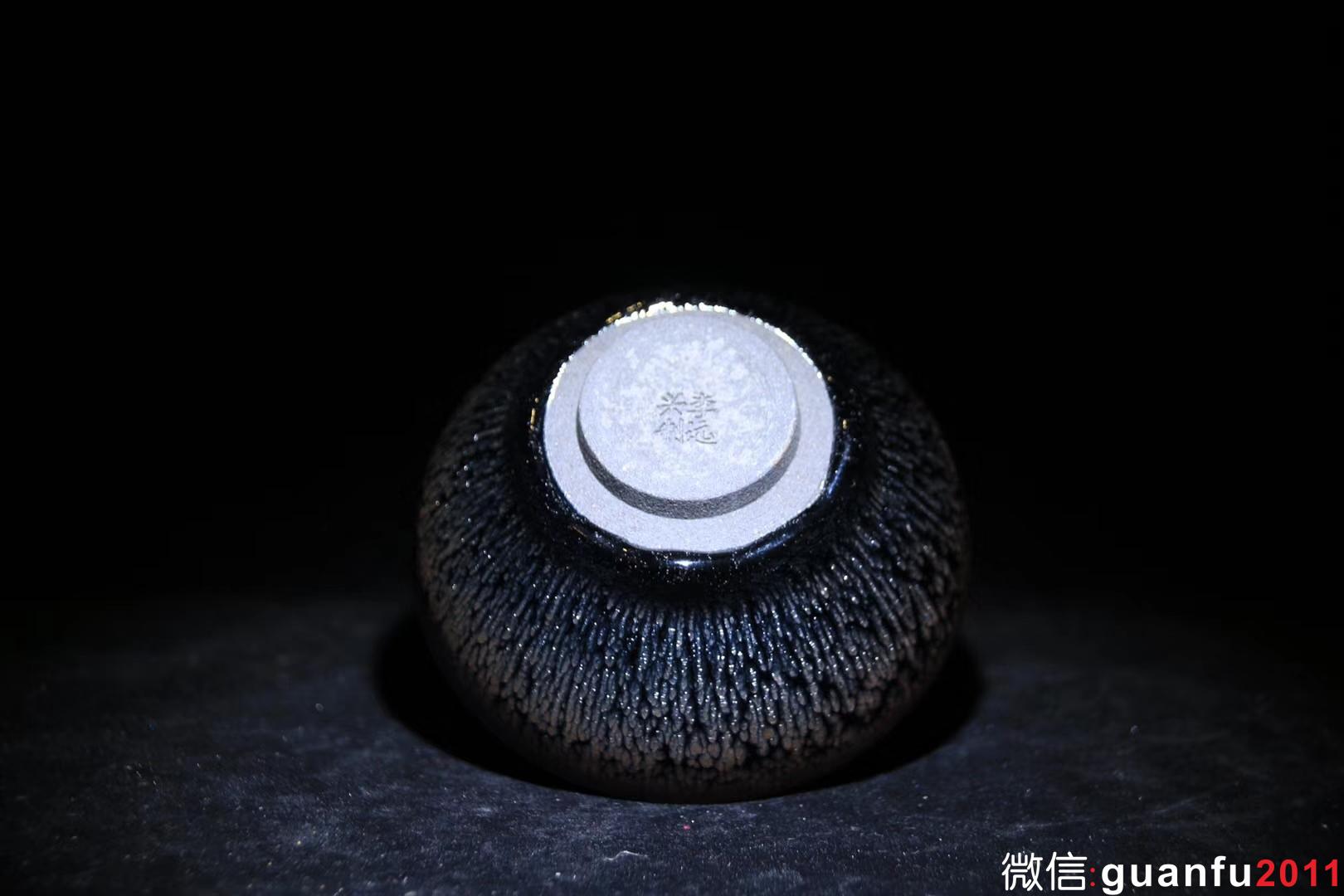 【作者】李遠(yuǎn)興老師 【品名】藍(lán)油滴 【規(guī)格】9 x 4.5 cm