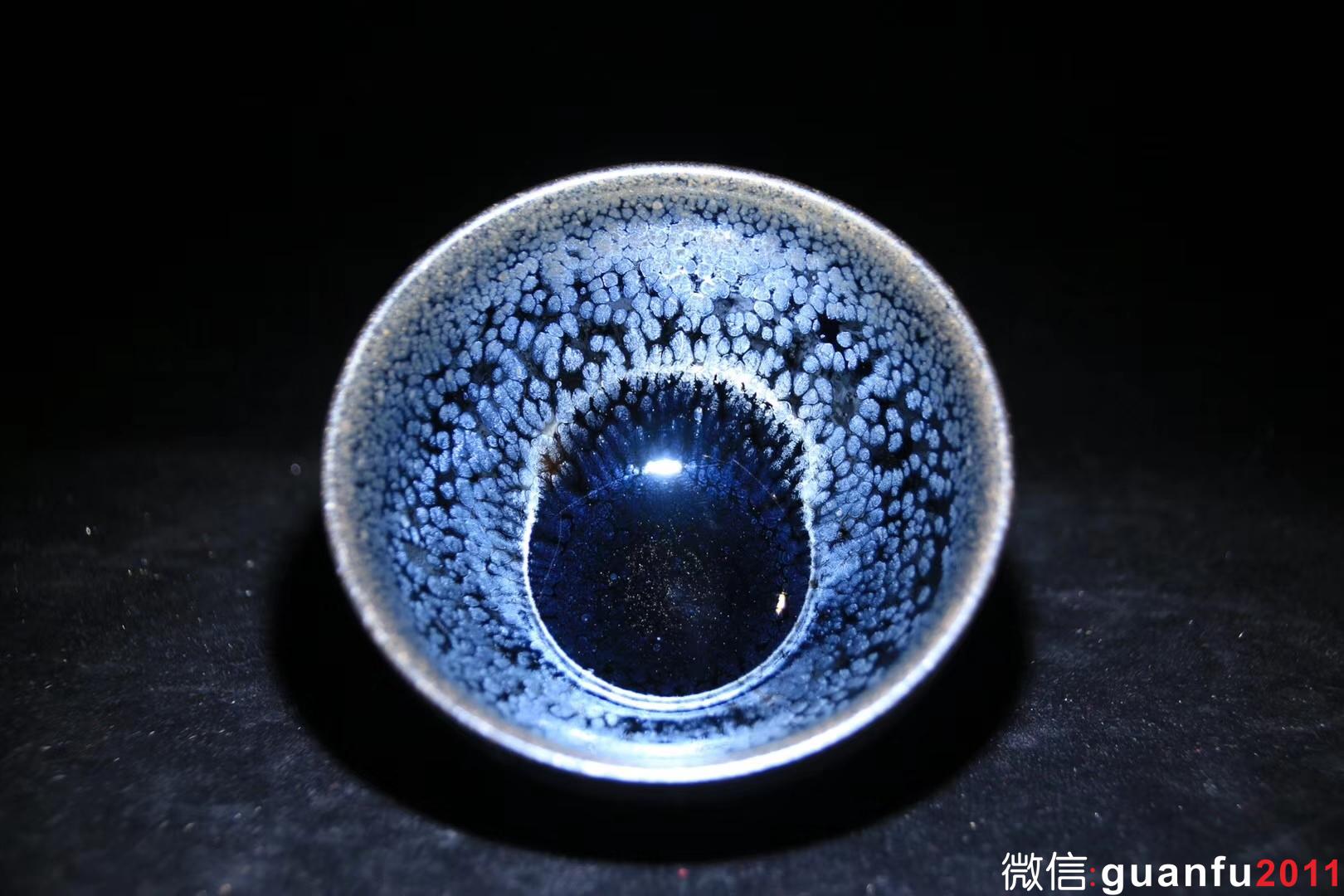 【作者】蔡炳盛老師 【品名】藍油滴 【規(guī)格】8.8 x 5.3 cm