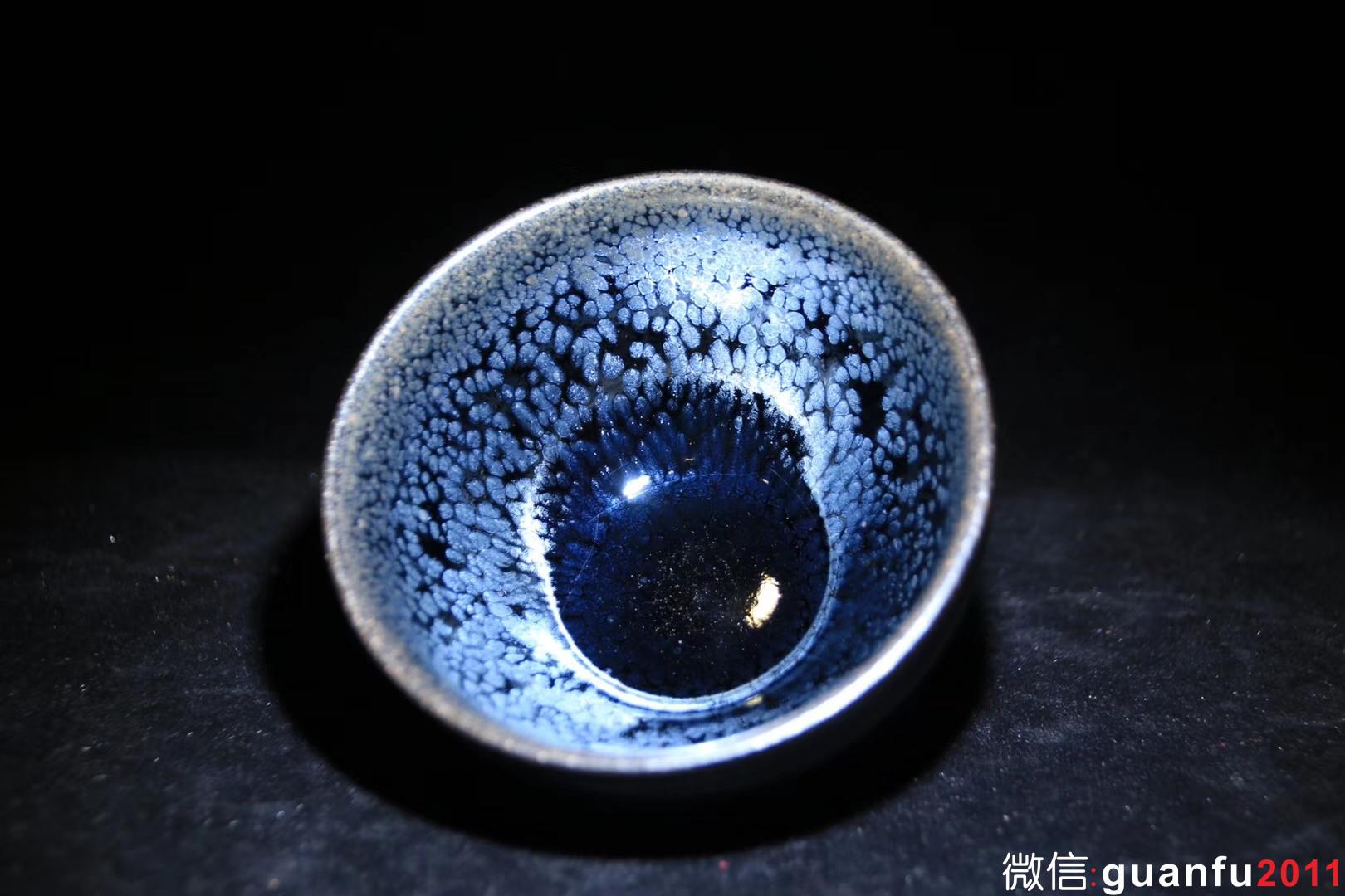 【作者】蔡炳盛老師 【品名】藍油滴 【規(guī)格】8.8 x 5.3 cm