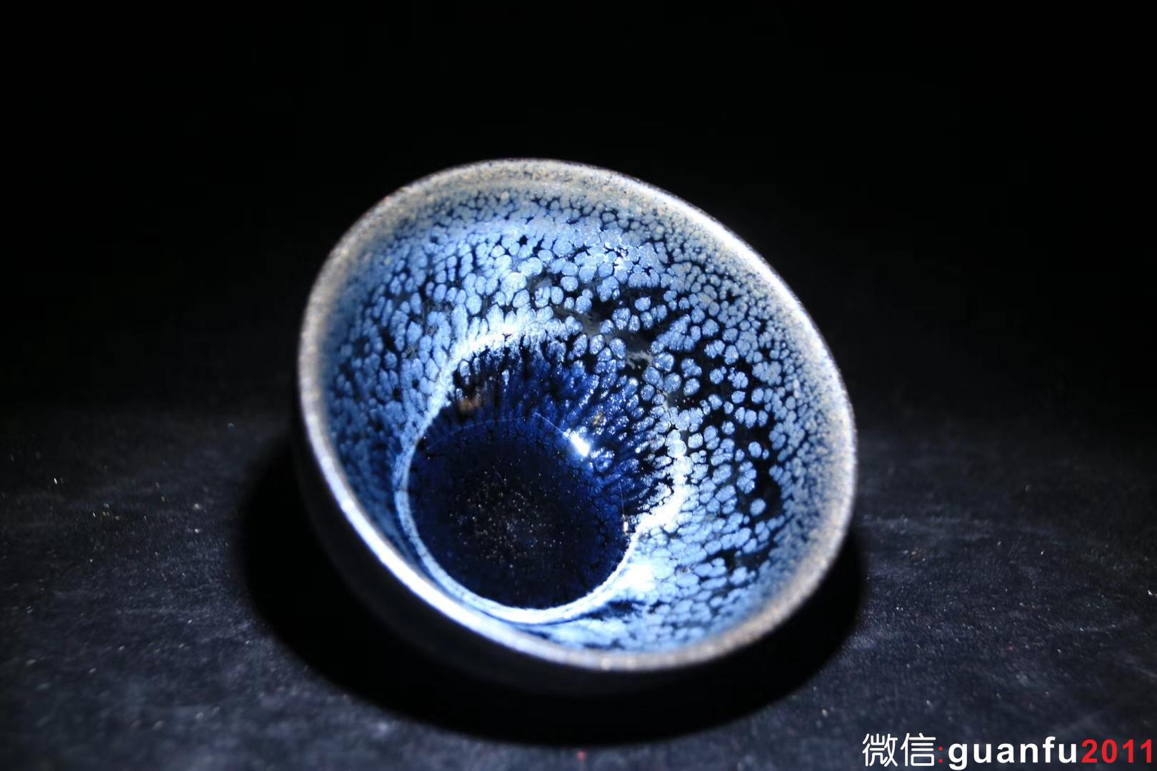 【作者】蔡炳盛老師 【品名】藍油滴 【規(guī)格】8.8 x 5.3 cm