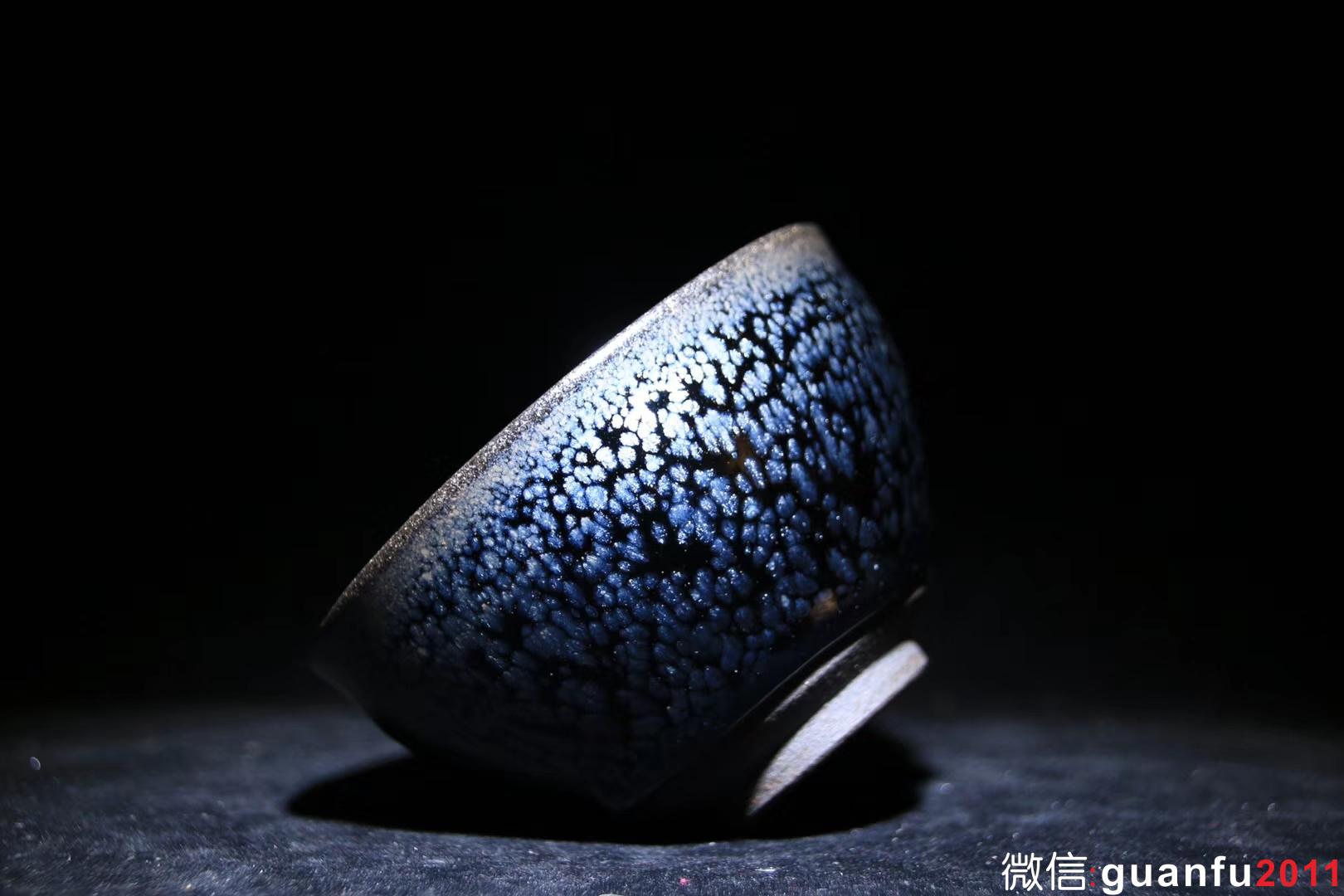 【作者】蔡炳盛老師 【品名】藍油滴 【規(guī)格】8.8 x 5.3 cm