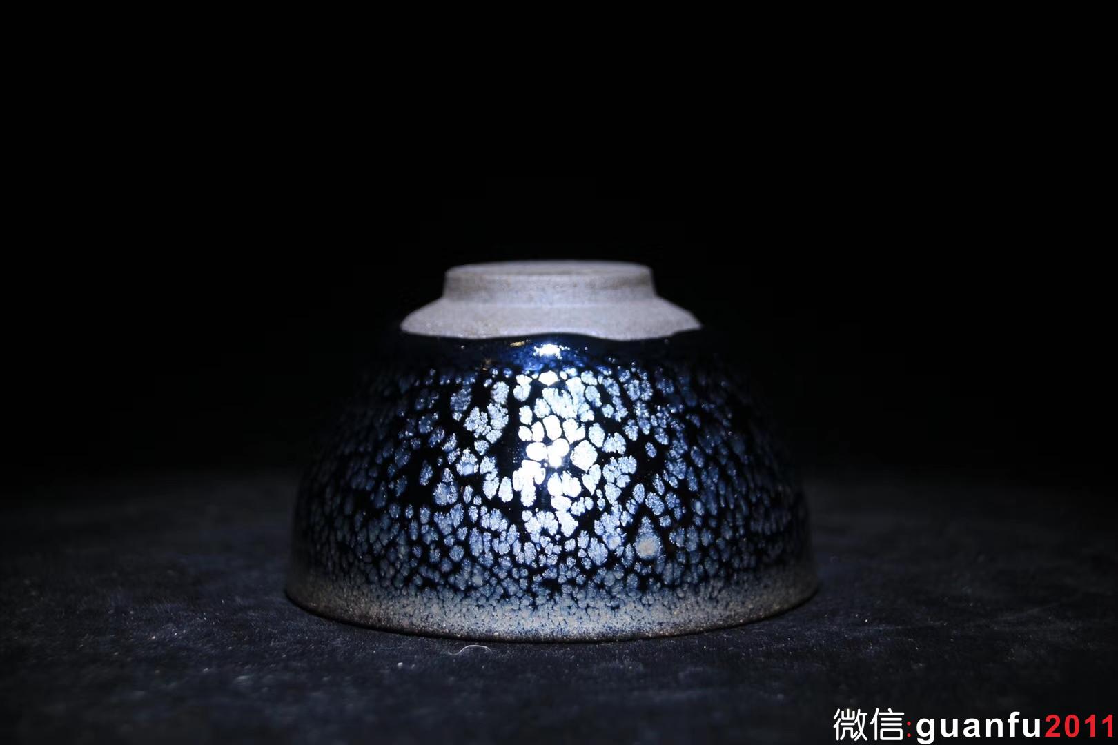 【作者】蔡炳盛老師 【品名】藍油滴 【規(guī)格】8.8 x 5.3 cm
